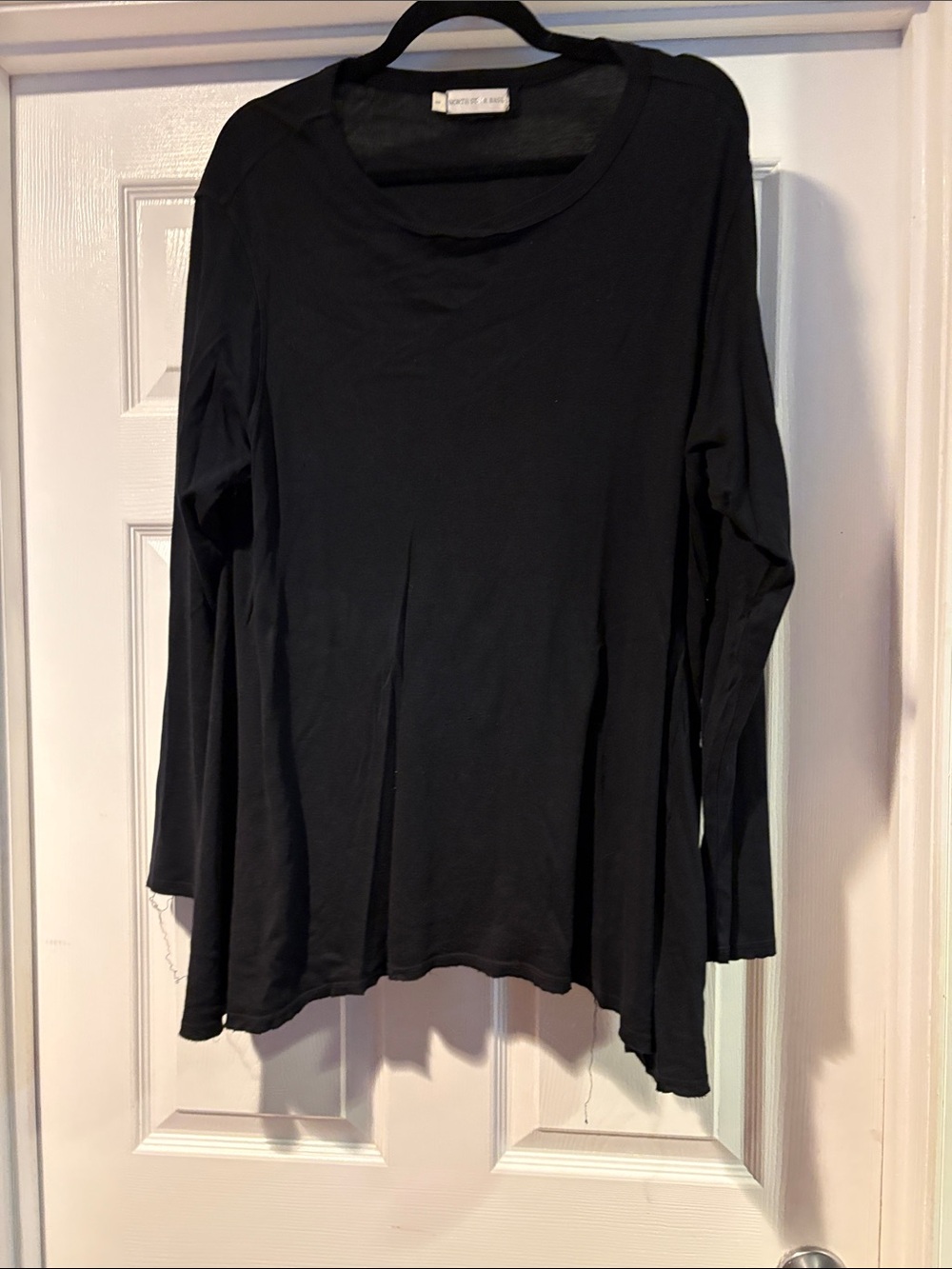 Women’s Black Long-Sleeve Crewneck Top